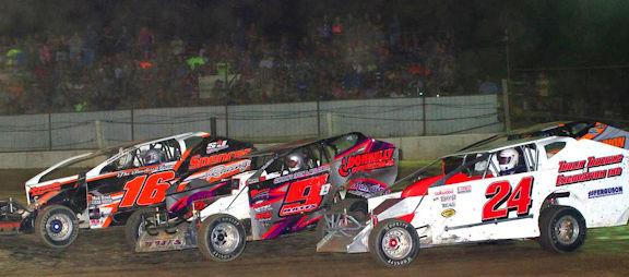 Sportsman action Mike Tholin #24, Hunter Bates #9 & Chris Stevens #16