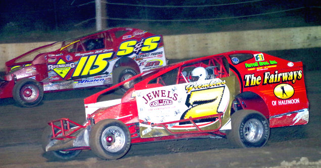 Ken Tremont #115 and Don Ronca #7 during the Mike Ronca Memorial. Tremont would go on to win the feature event.